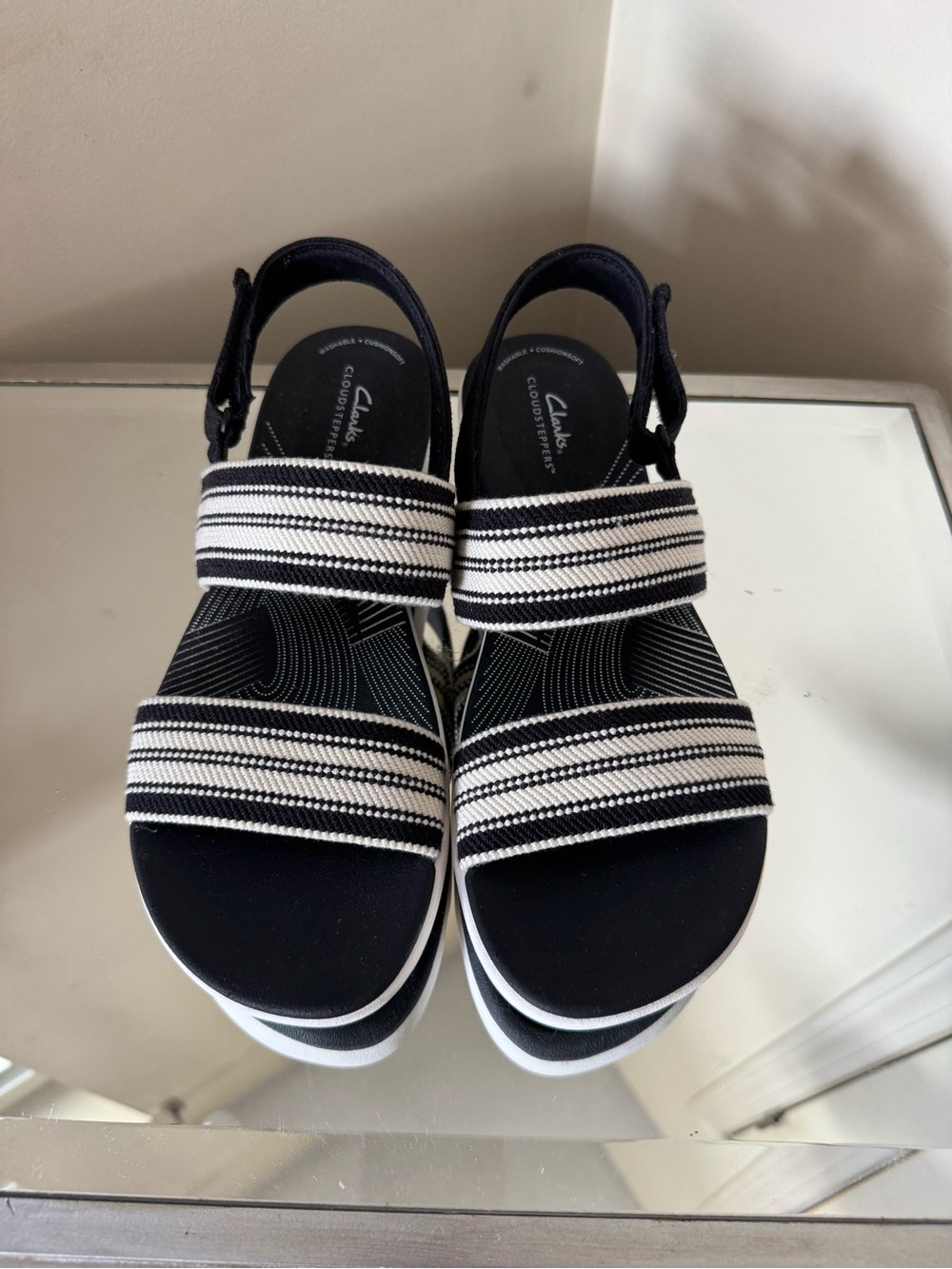 Clarks Cloudsteppers Arla Striped Sandals - Women’s Size 11 - Like New
